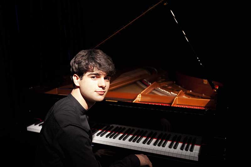 Giardini la Mortella: agli Incontri Musicali del week end protagonista il pianoforte di Elia Cecino