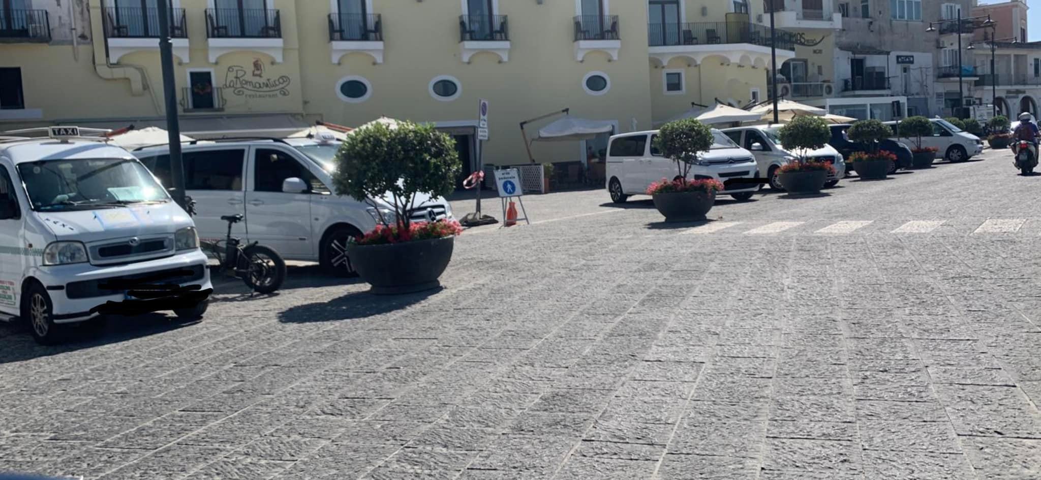 Il nuovo stazionamento per i taxi a Forio è il waterfront di via Marina?