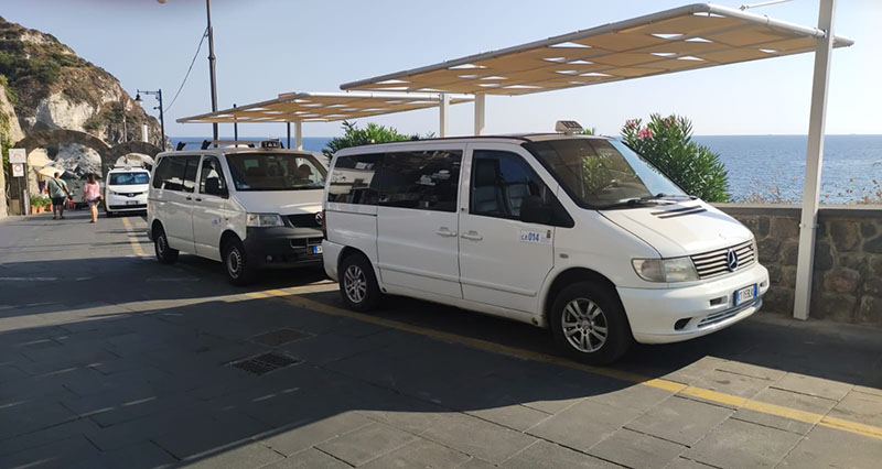 Grazie al sindaco di Serrara Fontana, Irene Iacono, i tassisti di Sant’Angelo hanno un riparo