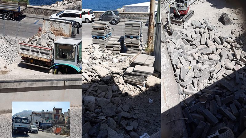 Forio. Dopo la nostra segnalazione stanno rimuovendo i basoli e altri materiali dal parcheggio