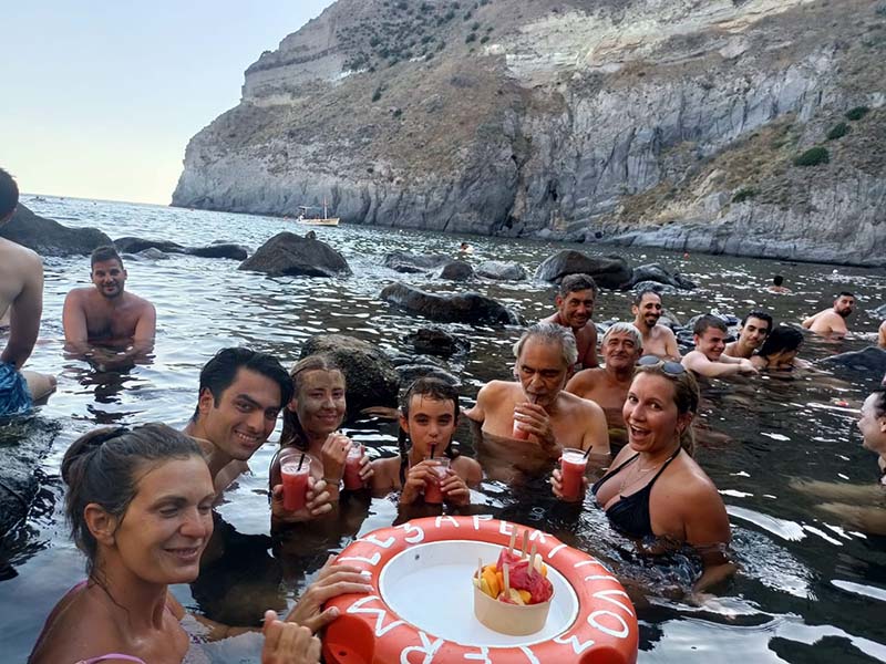 Tutti pazzi per Ischia. Boom di presenze vip a Sorgeto