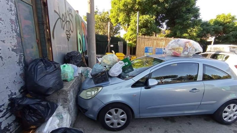 Serrara Fontana. I segnali stradali non sono oggetti ornamentali