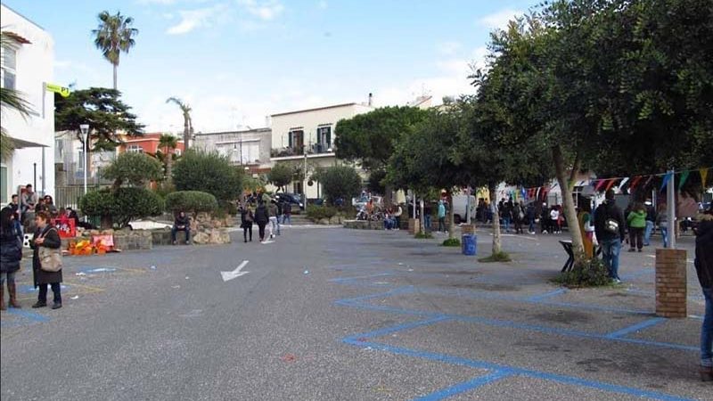 Scoppia il caso delle strisce blu nel Comune di Barano