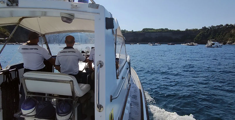 Sicurezza balneare e Tutela dell’Ambiente. Violazioni accertate dalla Guardia Costiera per oltre 12000 euro