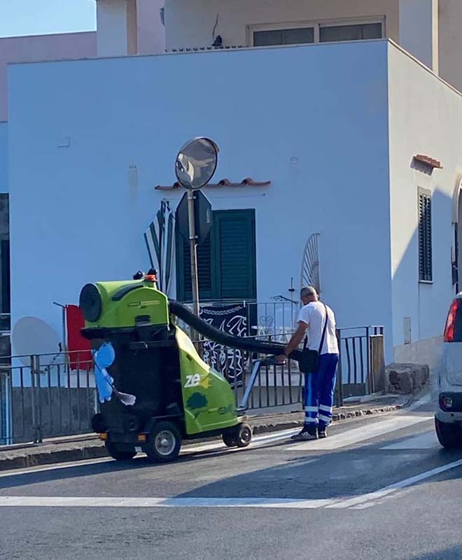 Forio. Questa mattina è ripreso il servizio di aspirazione