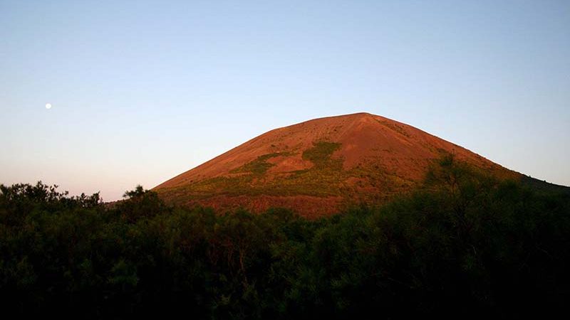 “Il Vesuvio e le stelle cadenti”: Tour nel sentiero più suggestivo del vulcano più famoso al mondo