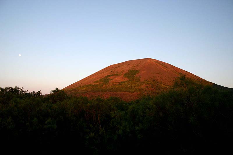 “Il Vesuvio e le stelle cadenti”: Tour nel sentiero più suggestivo del vulcano più famoso al mondo