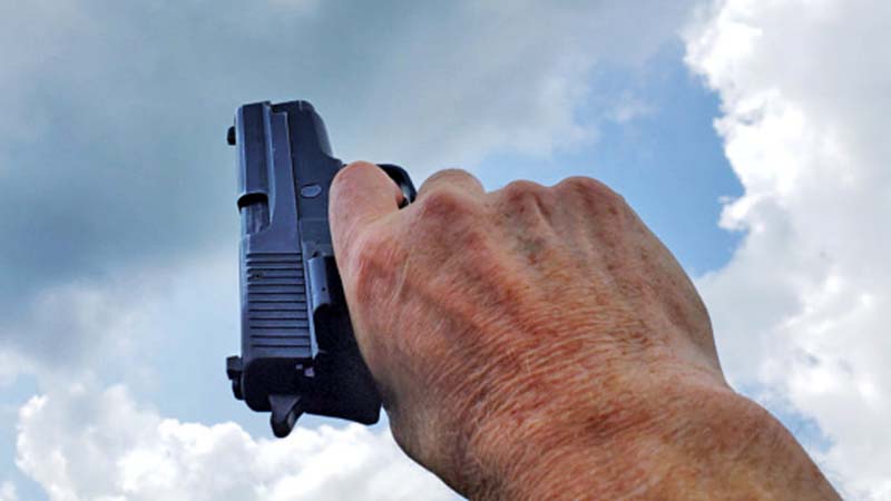 Procida: spara 7 colpi di pistola dalla finestra di casa. 58enne denunciato dai Carabinieri