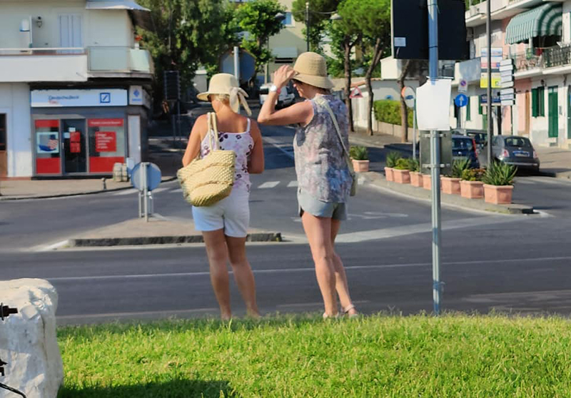 Mancano le pensiline alle fermate dei bus. L’isola d’Ischia peggio del terzo mondo