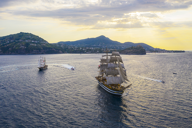 Il comune di Ischia incontra l’Amerigo Vespucci. Giovedì la nave stazionerà all’ingresso del porto