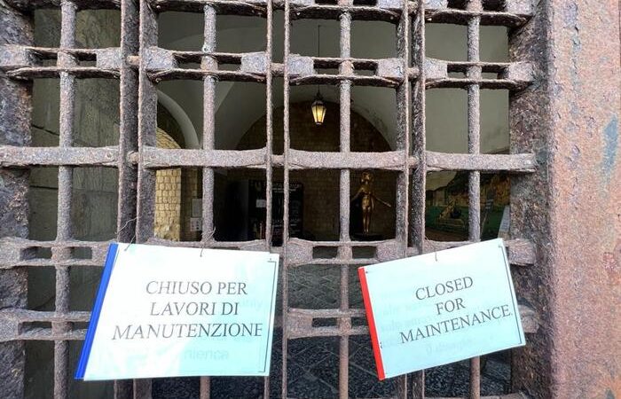 Chiuso di nuovo il Castel dell’Ovo a causa della caduta di pietre