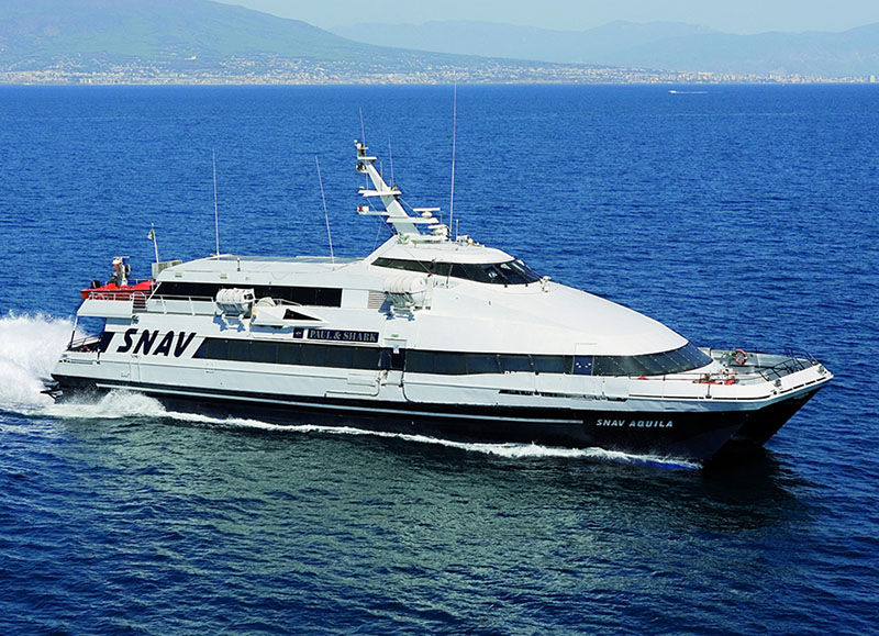 Aliscafo SNAV imbarca acqua dal soffitto, passeggeri increduli (video)