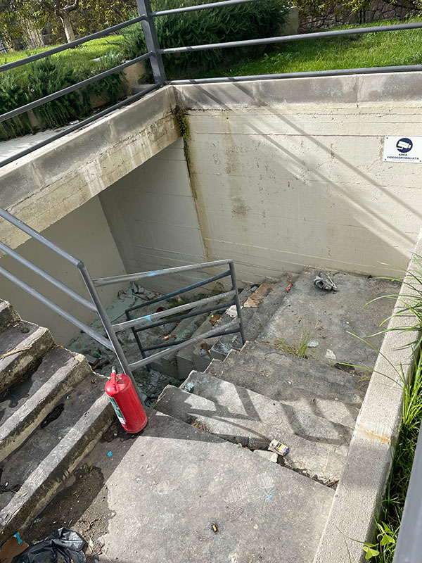 Parcheggio di Monterone, solo degrado e sporcizia (video)