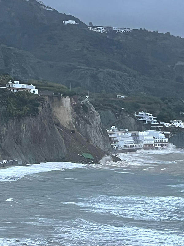 E’ un’isola in piena emergenza per la bomba d’acqua che ha devastato Casamicciola e non solo