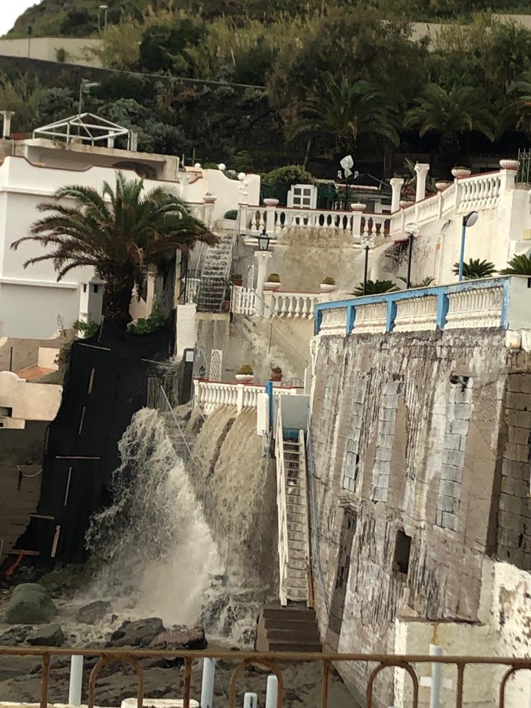 Due milioni di euro per la pluviale a Forio. Cascate d’acqua sulla “Citarea” (video)
