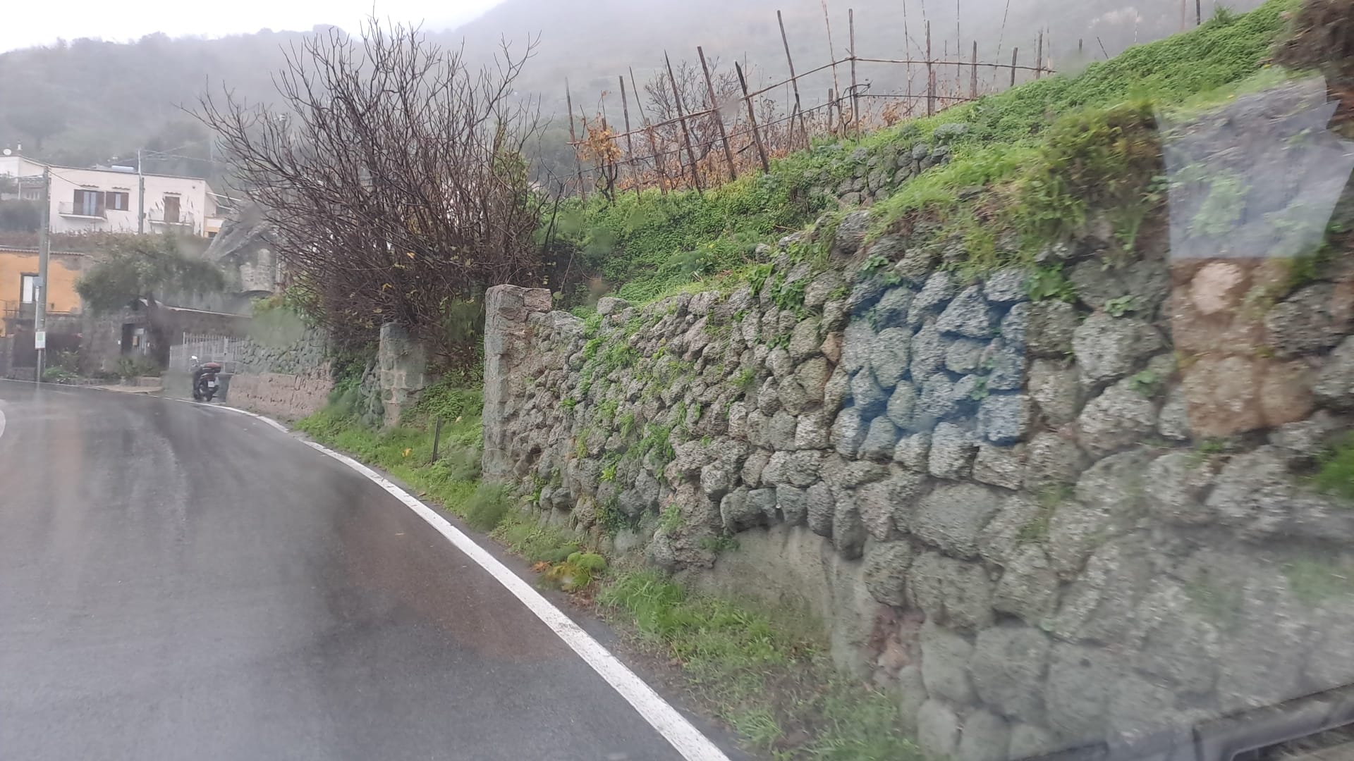 L’isola fragile. Urge un piano sicurezza per la viabilità (video)