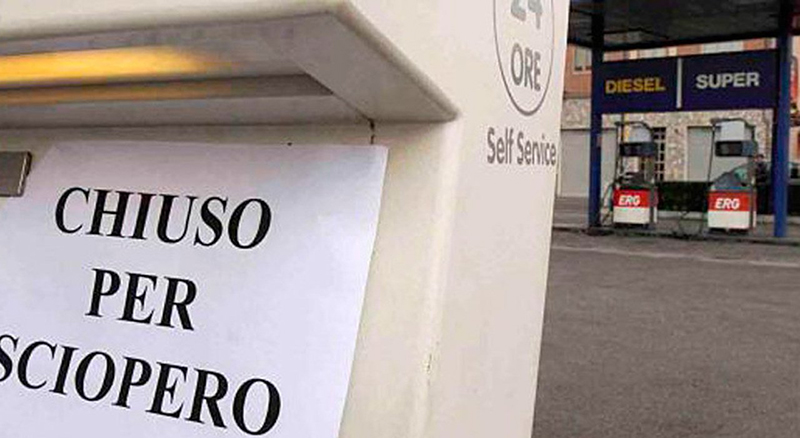 Confermato lo sciopero di 48 ore dei benzinai, chiusi anche i self service