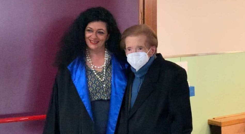 Napoli, Maria Edda Cavuoto a 84 anni segna il traguardo della seconda laurea e pensa alla terza