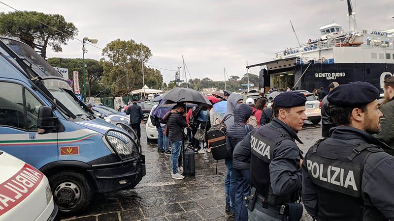 Ischia: denunciato un uomo appena sbarcato sull’isola