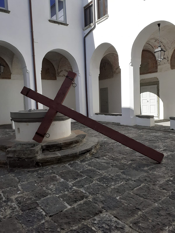 Actus Tragicus, la Passione incontra il mondo dei detenuti di Secondigliano: loro la Croce