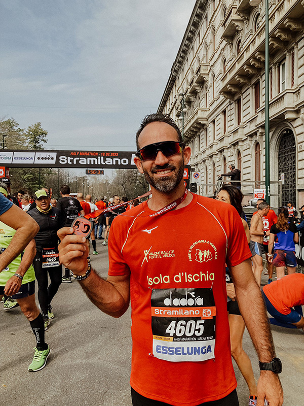 Tra i 5.000 della Stramilano 2023 anche i Forti e Veloci con Simone Conte
