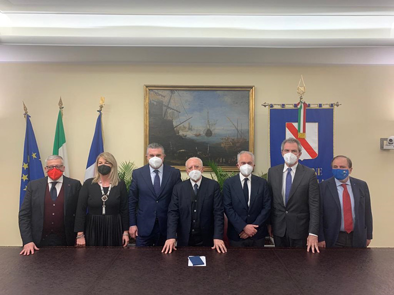 De Luca: “Basta truffe mediatiche, due sole proposte per il Sud”