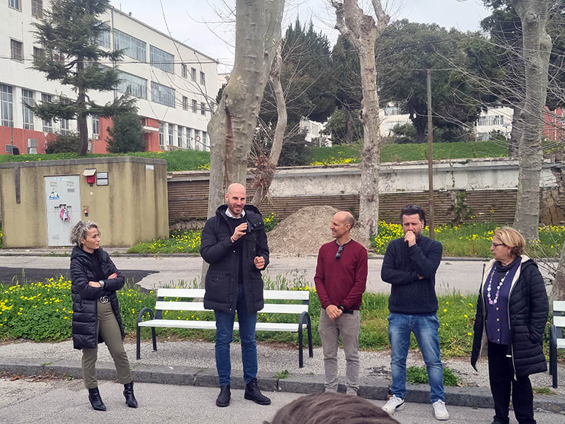 Installata a Napoli la “panchina bianca”, per sensibilizzare al rispetto del codice della strada