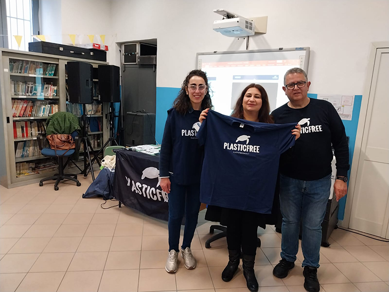 Ischia. Plastic Free tra i banchi di scuola con le terze del Guglielmo Marconi