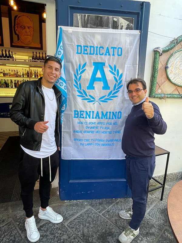 Il difensore del Napoli, Mathìas Olivera a Forio con la moglie