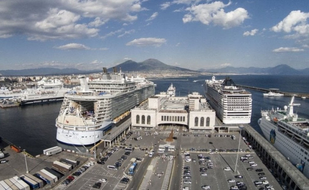 Napoli. Via Cristoforo Colombo: borseggiati alcuni turisti. Fermato un uomo