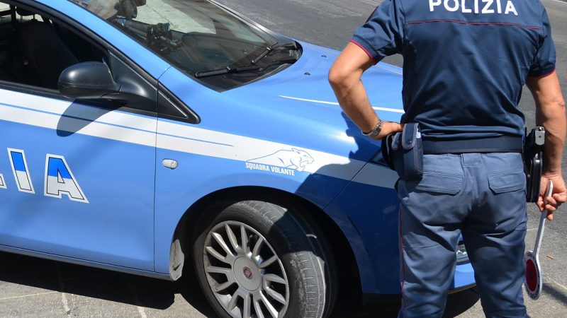 Casamicciola Terme: fugge all’alt e tenta di investire un poliziotto. Arrestato
