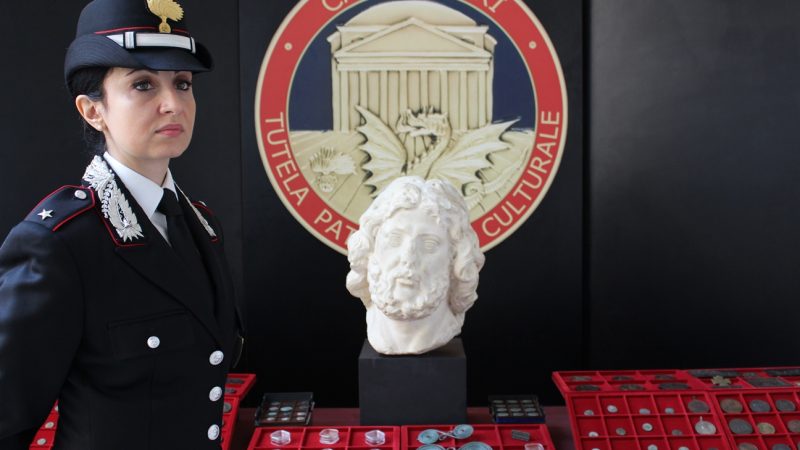 I Carabinieri (TPC) restituiscono 2 paliotti alla Chiesa di Santa Maria di Costantinopoli di Torre del Greco