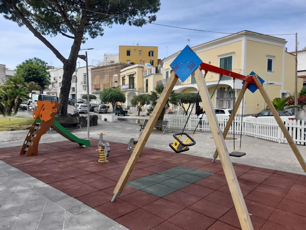 E’ stata sistemata l’area giochi di Piazza Mar del Plata, a Testaccio