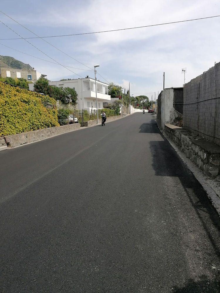 Via Provinciale Panza finalmente asfaltata.  Ottimo lavoro Sindaco di Forio