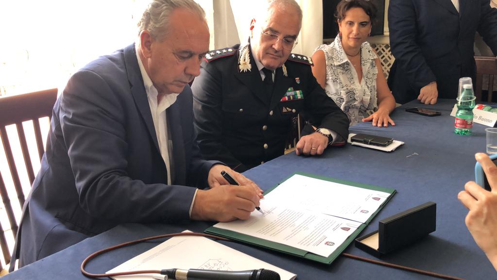 ISCHIA, FIRMATO L’ACCORDO FRA COMMISSARIO DELEGATO ALL’EMERGENZA E CARABINIERI FORESTALI (video)