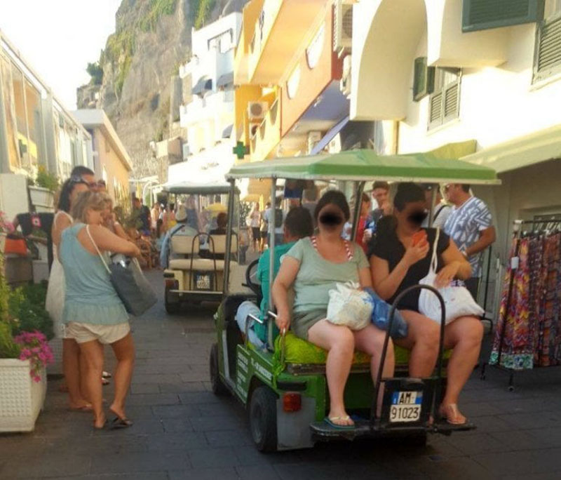 «Serrara Fontana, i tassisti chiedono risposte al sindaco Irene Iacono. Indetta una mobilitazione l’8 luglio»