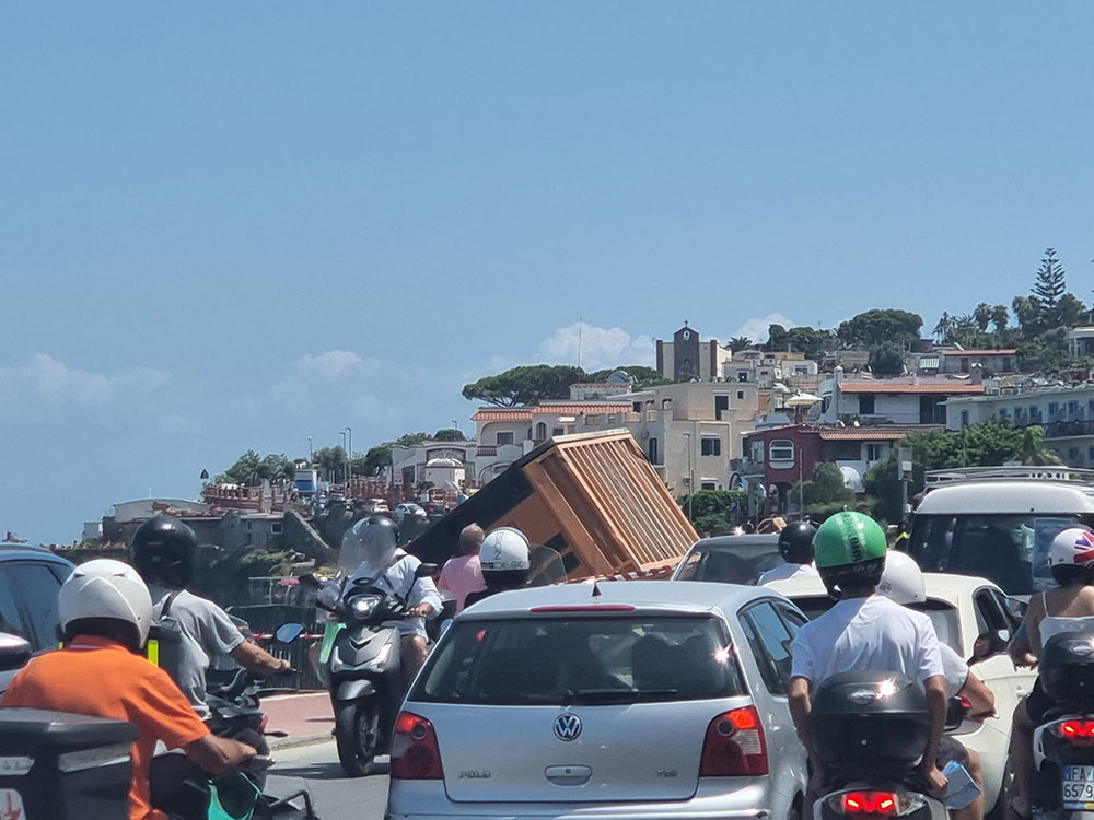 GIOSI FERRANDINO: “FARE PIENA LUCE SULL’INCIDENTE DEL MEZZO D’OPERA DI STAMATTINA”