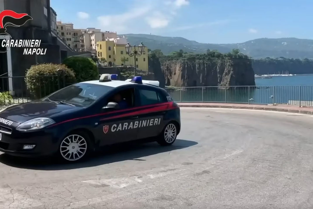 SORRENTO: COLLA PER DENTIERE NEL PANIERE DEI FURTI IN COSTIERA. TERZO ARRESTO IN DUE MESI DEI CARABINIERI
