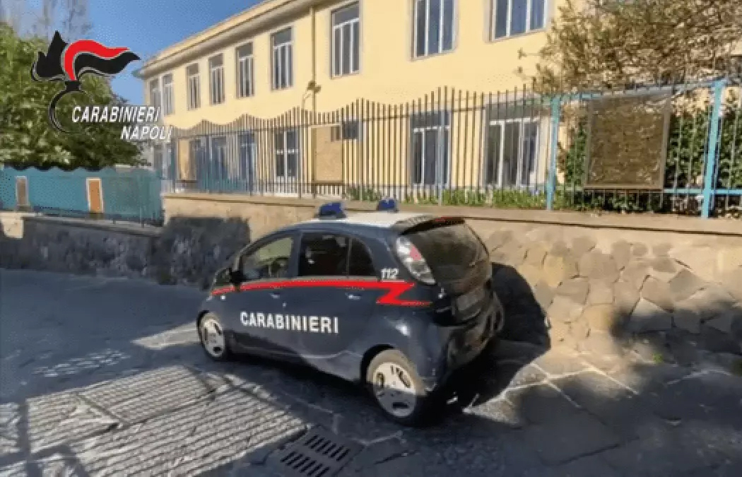 I CARABINIERI DI PROCIDA ARRESTANO DUE GIOVANI DI 17 E 30 ANNI PER SPACCIO DI DROGA