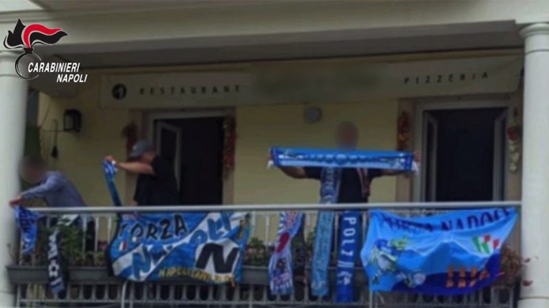NAPOLI. FESTEGGIA LO SCUDETTO A CORFÙ, IMMORTALATO DA UNA FOTO, CARABINIERI CATTURANO LATITANTE