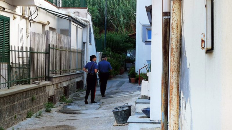 FORIO. STRETTA DEI CARABINIERI SU CASE TRASFORMATE IN B&B E CAMERE DI HOTEL. 3 PERSONE DENUNCIATE