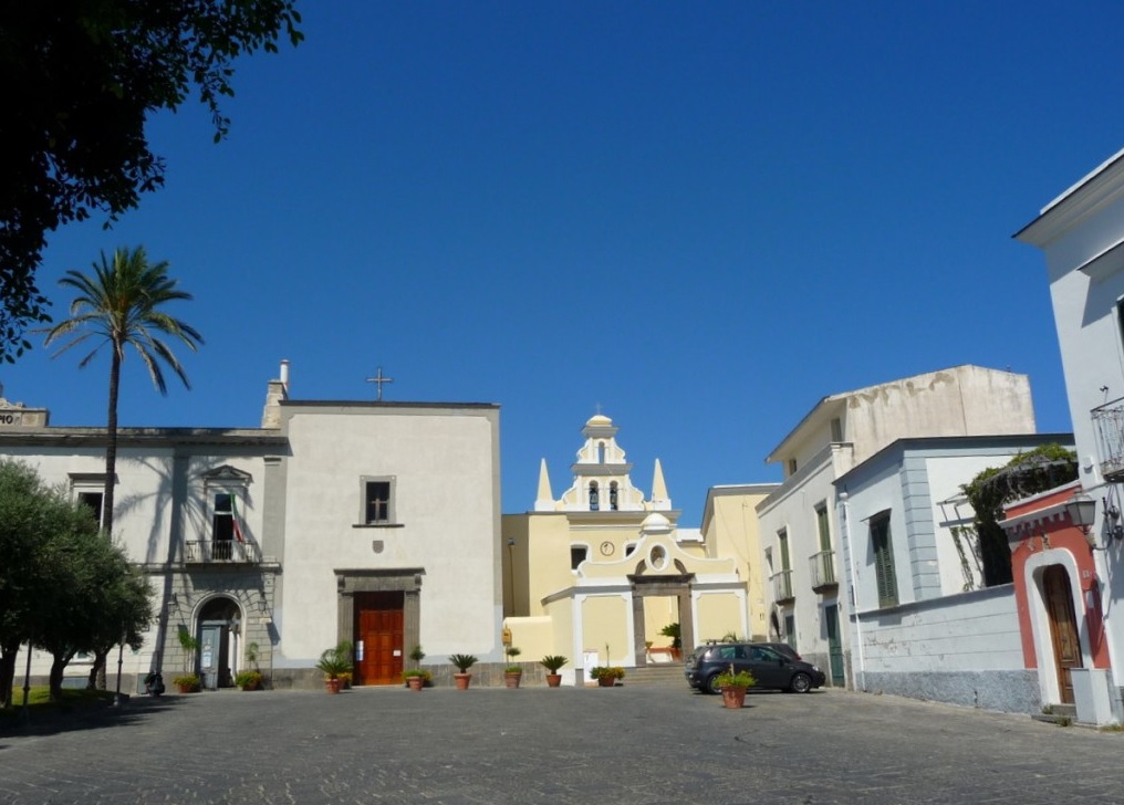 FORIO. ORDINANZA n. 113 PER IL CONCERTO DI GIGI FINIZIO