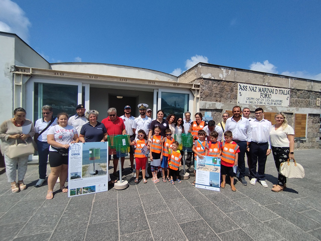 “RETE CIVICA”, NASSE CONFISCATE TRASFORMATE IN CESTINI PER LE SPIAGGE (video)
