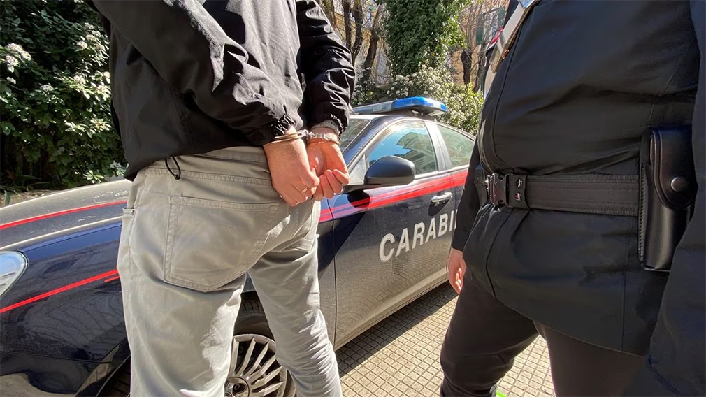 ISCHIA. CARABINIERI ARRESTANO PUSHER 47ENNE