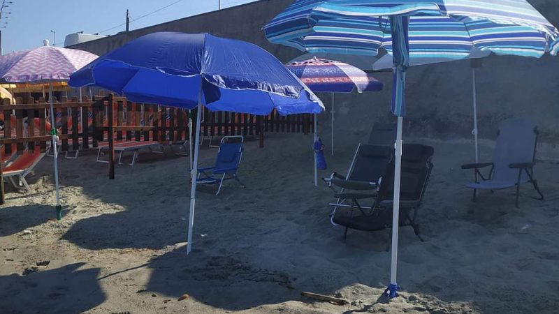SPIAGGIA LIBERA DEL FORTINO, POSTI OCCUPATI DAI SOLITI FURBETTI