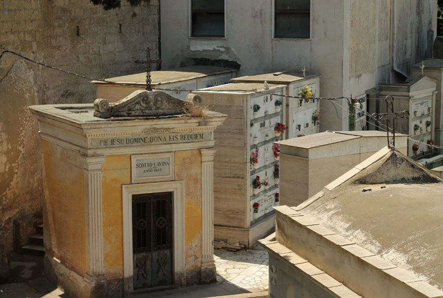 PROCIDA, LOCULI CIMITERIALI: INVITO ALLA MANUTENZIONE ORDINARIA E STRAORDINARIA