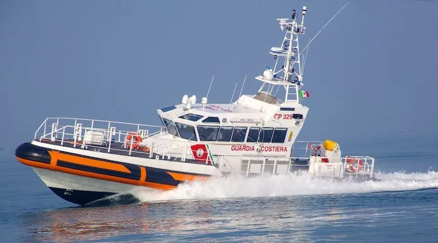 ISCHIA: SOCCORSO IN MARE – PERSONA ALLA DERIVA