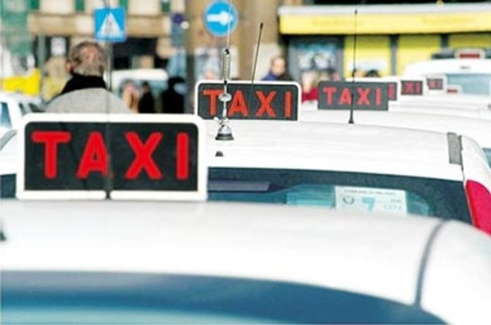 FORIO. RAGAZZO SENTE MALE ALLO STOMACO, CHIEDE AIUTO AD UN TAXI CHE SI RIFIUTA DI ACCOMPAGNARLO IN OSPEDALE
