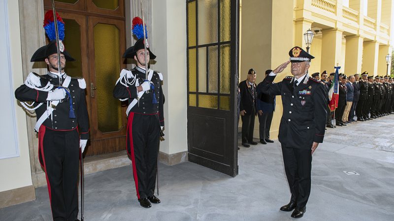 NAPOLI. IL GENERALE DI CORPO D’ARMATA DE VITA PREMIA 8 MILITARI PER COMPLESSE INDAGINI CONTRO LA CRIMINALITÀ