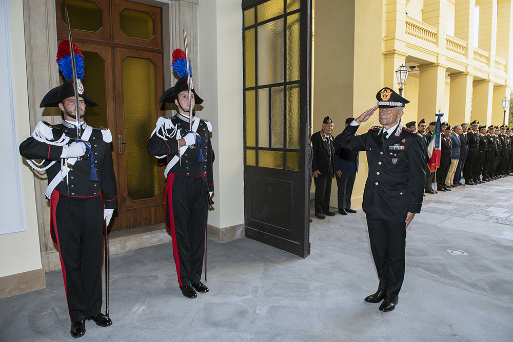 NAPOLI. IL GENERALE DI CORPO D’ARMATA DE VITA PREMIA 8 MILITARI PER COMPLESSE INDAGINI CONTRO LA CRIMINALITÀ